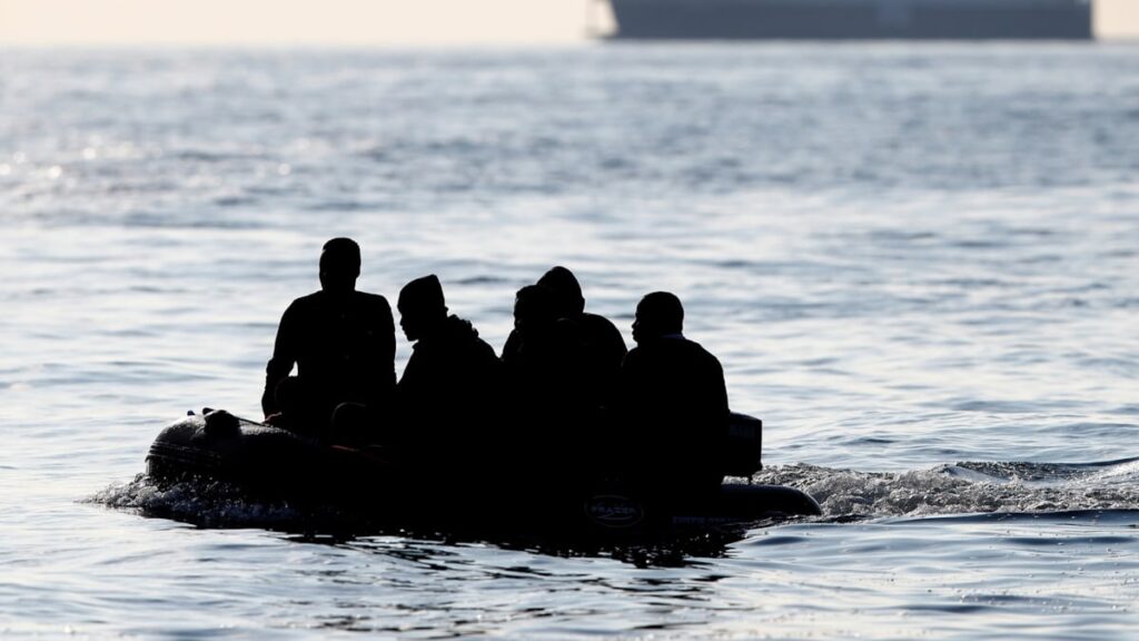 İki ilçede 53 kaçak göçmen yakalandı