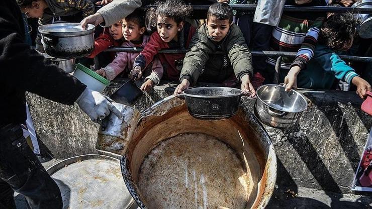 İsrail saldırıları altındaki Gazze’de bir çocuk daha “açlıktan” öldü