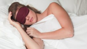 Kilo vermek için göz maskesi takmak gerçekten işe yarıyor mu?