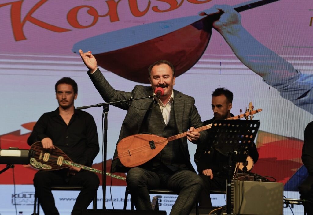 Menteşeli Cengiz söyledi, Osmangazililer eşlik etti