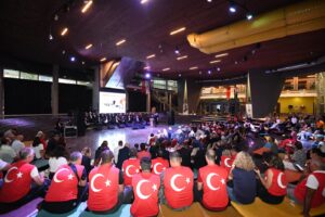 Kurtuluş’un 102. Yılında Atatürk sevdiği şarkılar ile anıldı