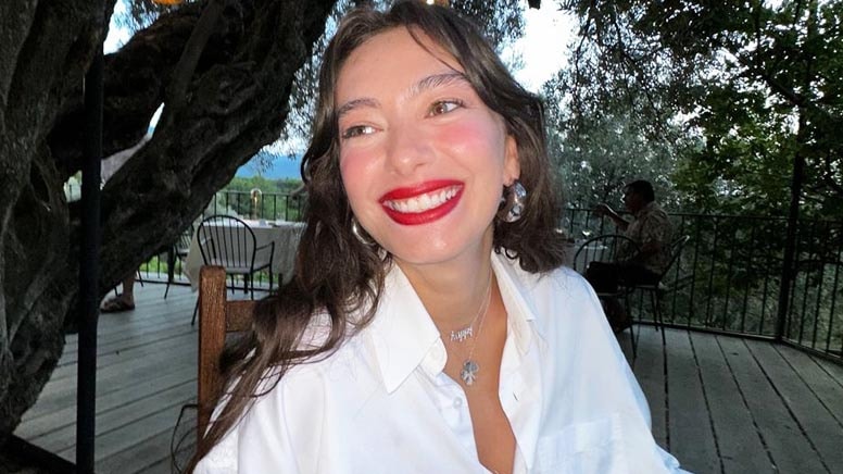 Neslihan Atagül bebeğinin cinsiyetini İtalya’da katıldığı programda açıkladı