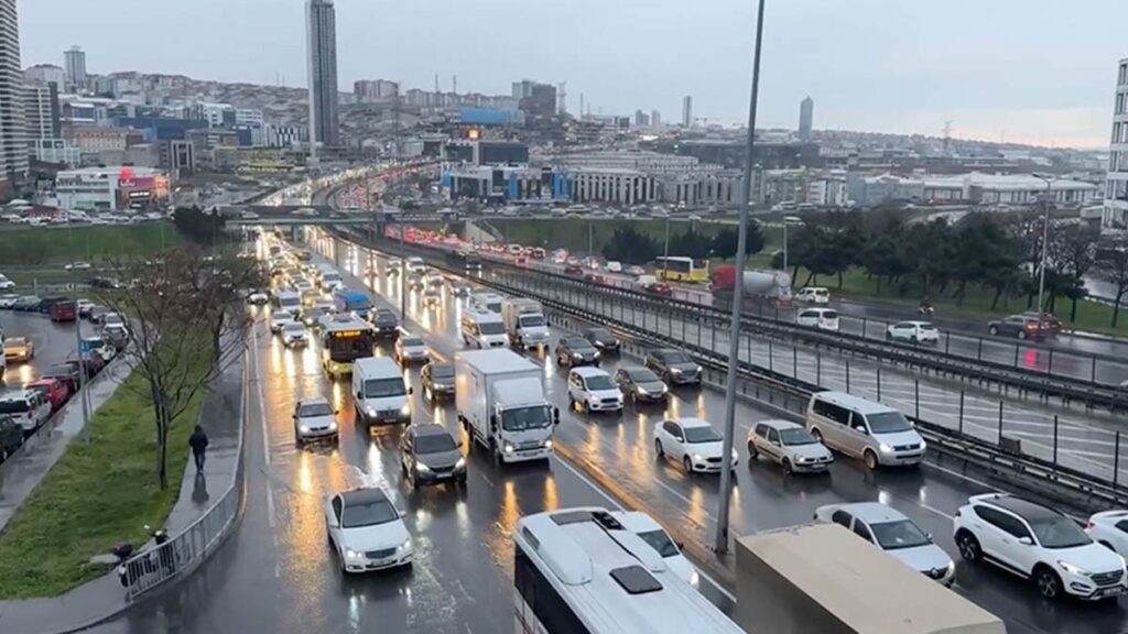 Pazartesi günü için kritik uyarı: Ulaşımda aksamalar yaşanabilir