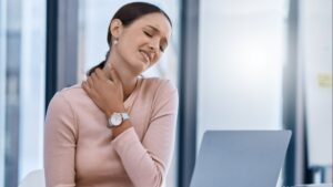 Teknoloji bağımlıları dikkat… Boyun ağrısı yapabilir… Çözümü ise acı verici olabilir