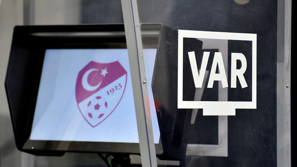 Trabzonspor-Beşiktaş derbisinin VAR hakemi belli oldu