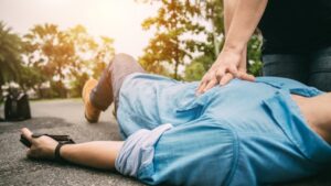 Yavaş yavaş kalp krizi geçiriyor olabilirsiniz: Yorgunluk, nefes darlığı, soğuk terleme…