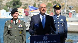 Yunan bakandan 2 kilometre uzaktan Türkiye’ye gönderme