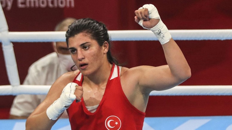 Olimpiyat şampiyonu boksör Busenaz Sürmeneli’ye trafikte tokatlı saldırı