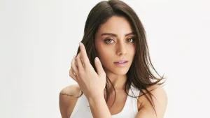 Kızılcık Şerbeti’nin Doğa’sı Sıla Türkoğlu, yeni sevgilisiyle ilk kez Mardin’deki bir düğünde görüntülendi!