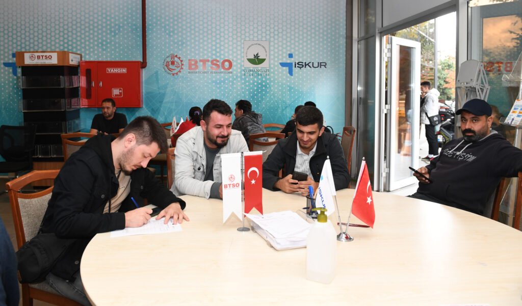 Bursa Osmangazi Belediyesi aracı oldu 50 kişi iş buldu