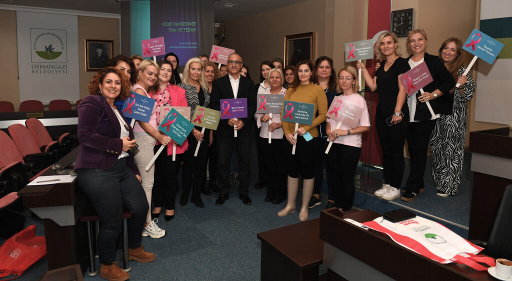 Pembe balonlar meme kanserine farkındalık için uçuruldu