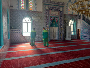 Bursa Osmangazi Belediyesi camilerde temizlik çalışması başlattı