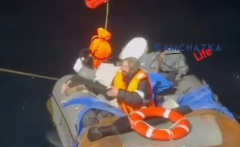 67 gün kardeşinin cesediyle denizin ortasında sürüklendi