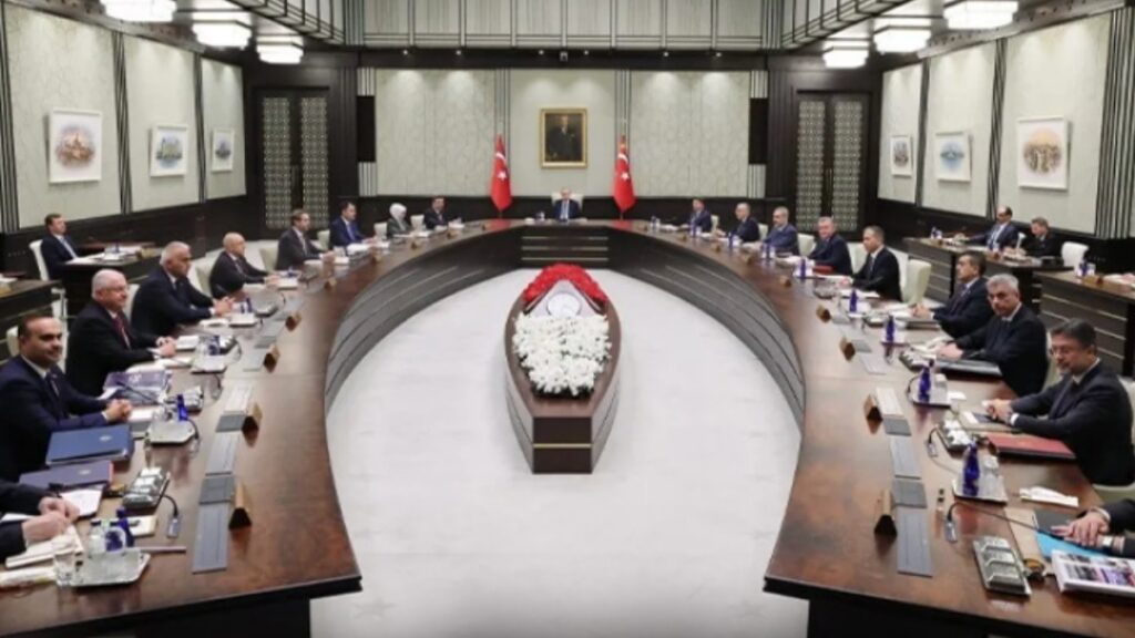 AKP kulisleri hareketli: Yeri garanti olan 5 bakan