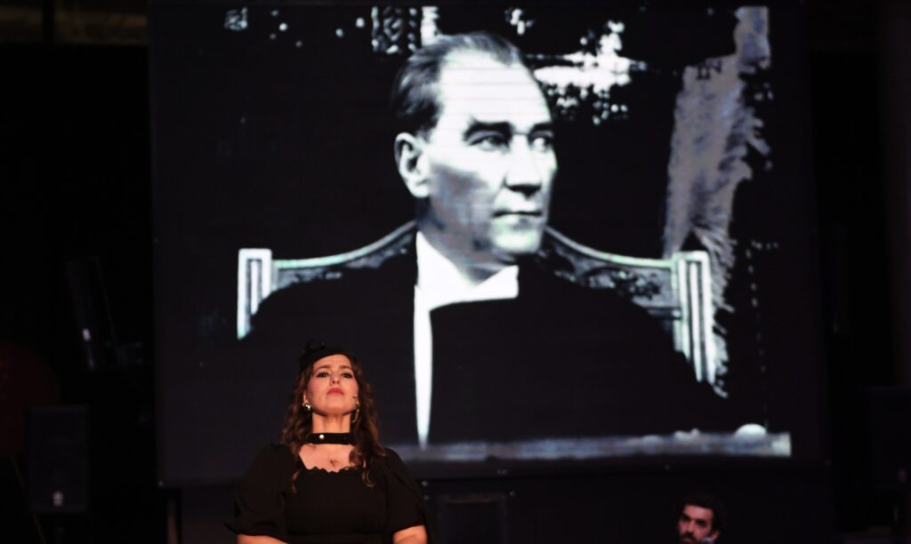 Bursa Osmangazi Belediyesi’nden milli duyguları kabartan müzikal