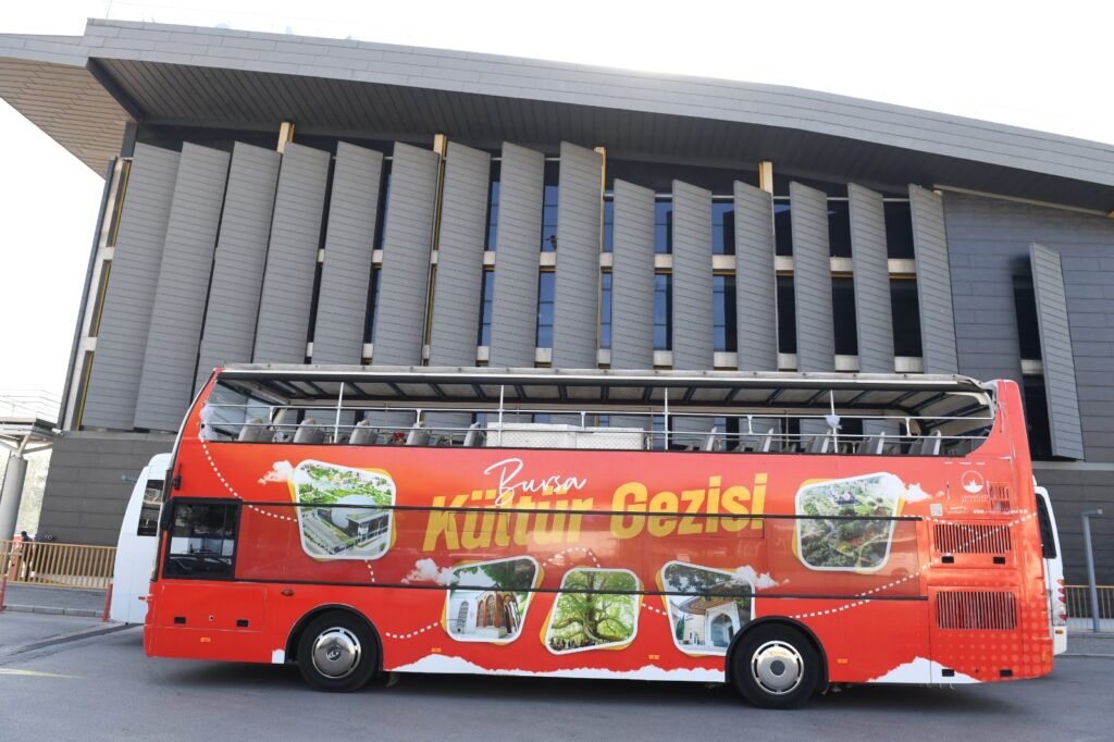 Başkan Aydın, Fetih Müzesi’ni gezen Osmangazili kadınlar ile bir araya geldi