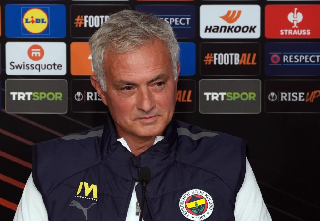 Fenerbahçe neden şampiyon olamıyor? Mourinho açıkladı