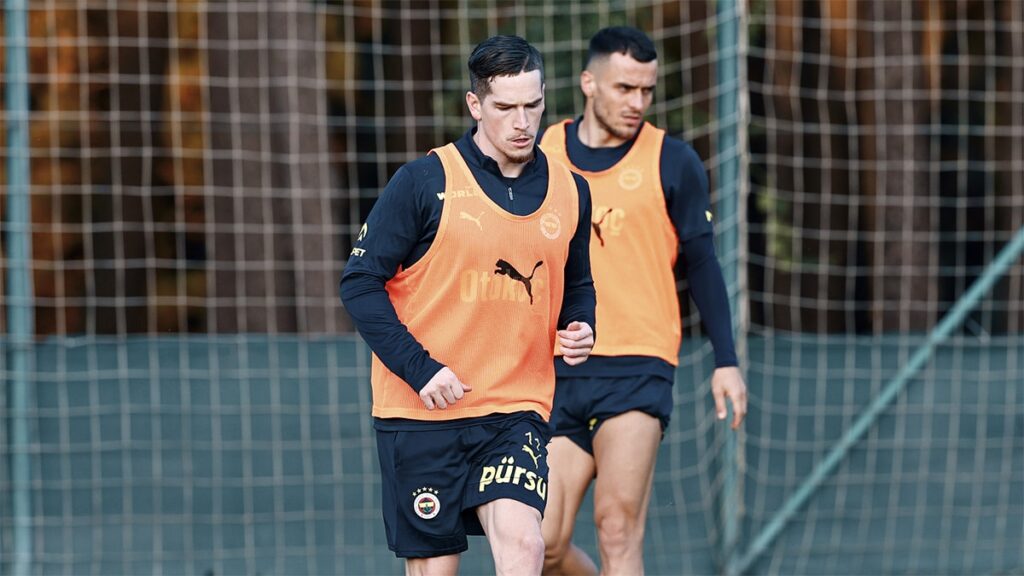 Fenerbahçe’den ayrılan Kent için eski takımının taraftarları ayağa kalktı