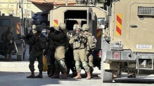 İsrail ordusu Batı Şeria’da 25 Filistinliyi gözaltına aldı!