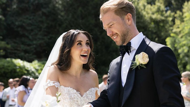 Karsu hamile olduğunu duyurdu