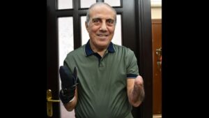 Kolsuz adam, 49 yıllık ehliyetini yeniletemedi