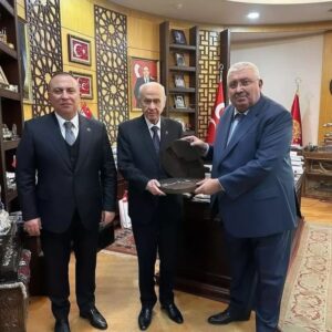 MHP’li Yönter bu fotoğrafı neden paylaştı? Silahın bir mesajı var mı?