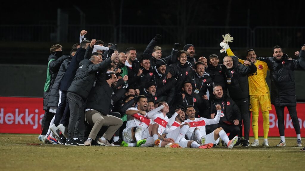 Milli Takım İzlanda’yı fethetti: Müthiş geri dönüşle 4-2 kazandık, tarihte ilki başardık!
