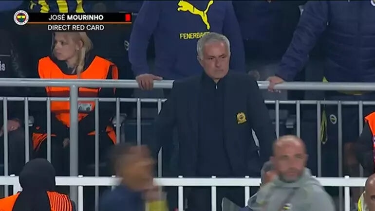 Mourinho’ya kırmızı kart şoku