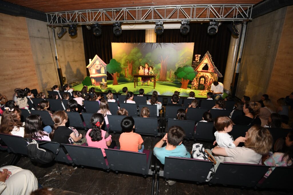 Osmangazi Çocuk Tiyatrosu perde açtı