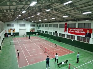 Bursa Osmangazi’de 29 Ekim Cumhuriyet Kupası tenis turnuvası başladı