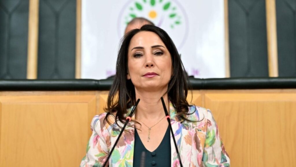 Tülay Hatimoğulları’ndan  ‘Ahmet Özer’ tepkisi