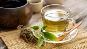 Yeşil çayınız bu renkse, içmeyin! Meğer en sağlıksız haliymiş…