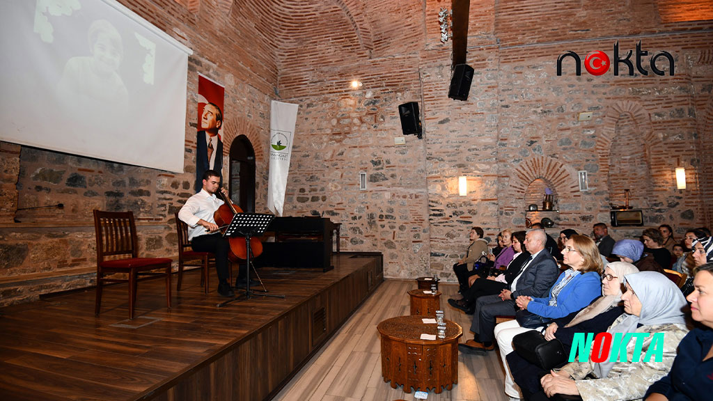 Enstrümanlar küçük Narin için çaldı