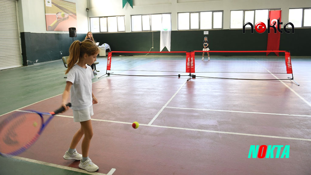 Geleceğin şampiyon raketleri korta çıktı