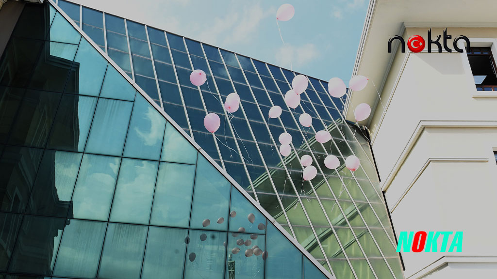 Pembe balonlar meme kanserine farkındalık için uçuruldu