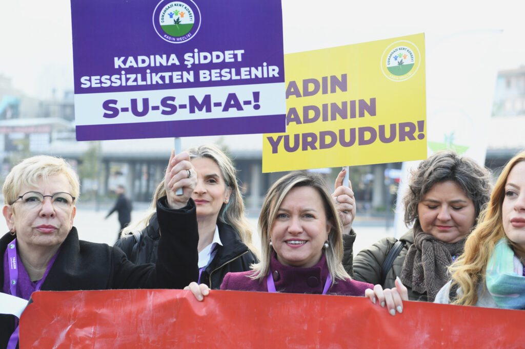Düdükler kadına şiddetin durması için çaldı