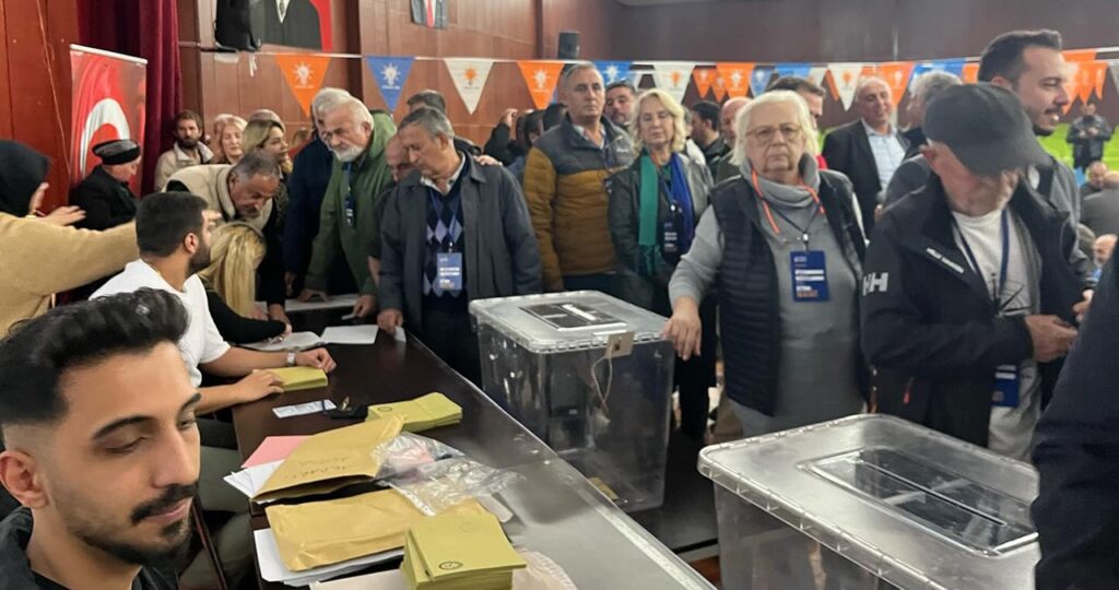 AKP’de gergin kongre