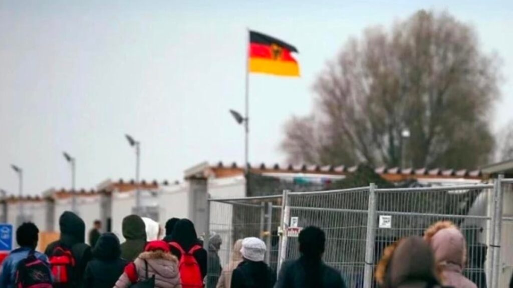 Almanya’da hükümet düştü Türk kaçaklar kurtuldu