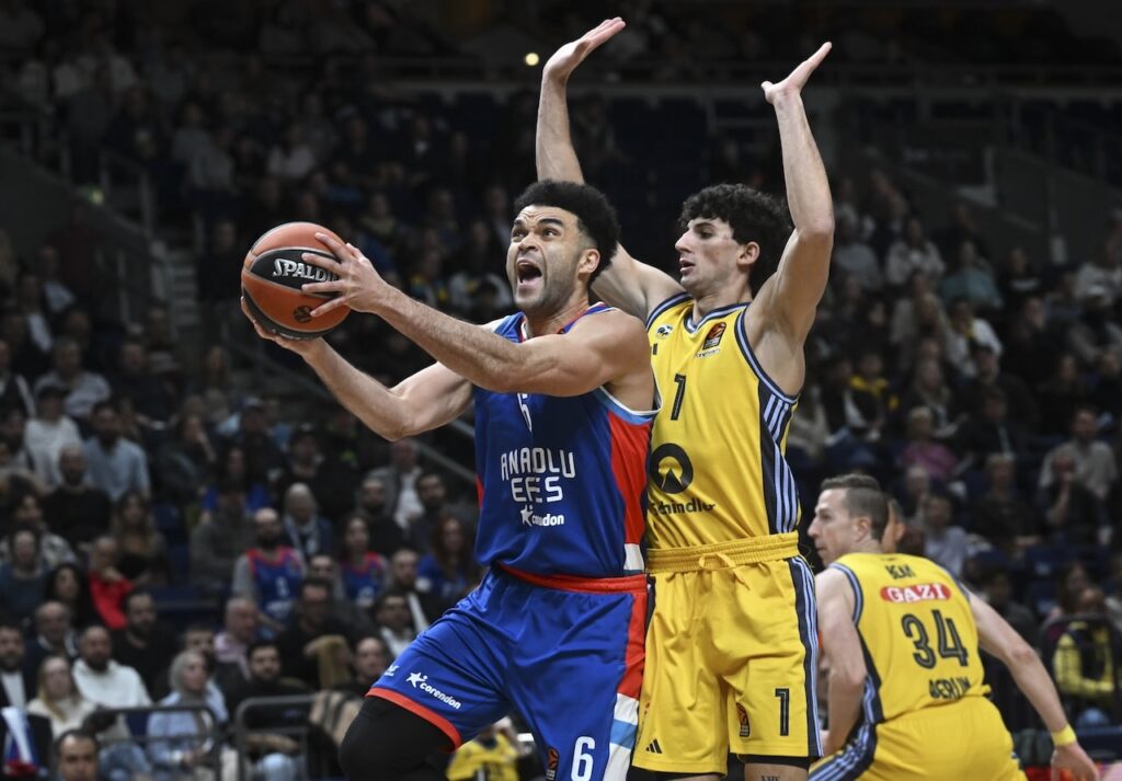 Anadolu Efes, Almanya’da zorlanmadı!