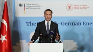 Bakan Bayraktar, Alman enerji şirketlerini Türkiye’ye yatırıma çağırdı