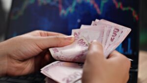 Bankacılık devinden Türk lirası için ‘al’ tavsiyesi
