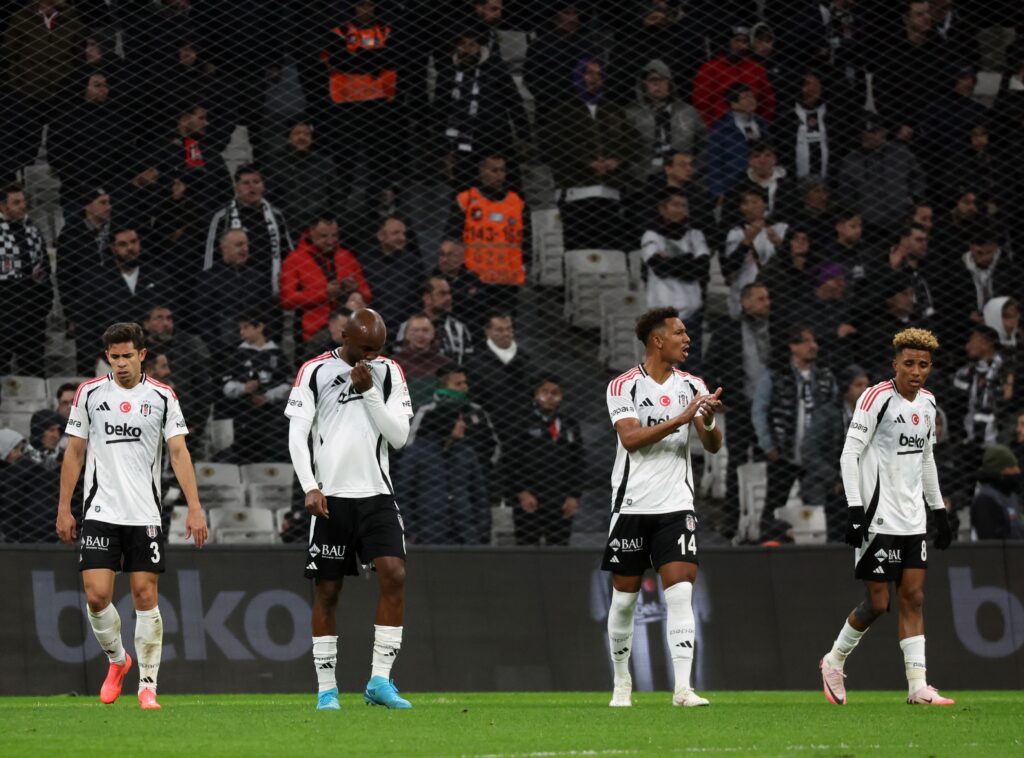 Beşiktaş-Göztepe maçında ıslık ve protesto
