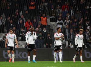 Beşiktaş-Göztepe maçında ıslık ve protesto