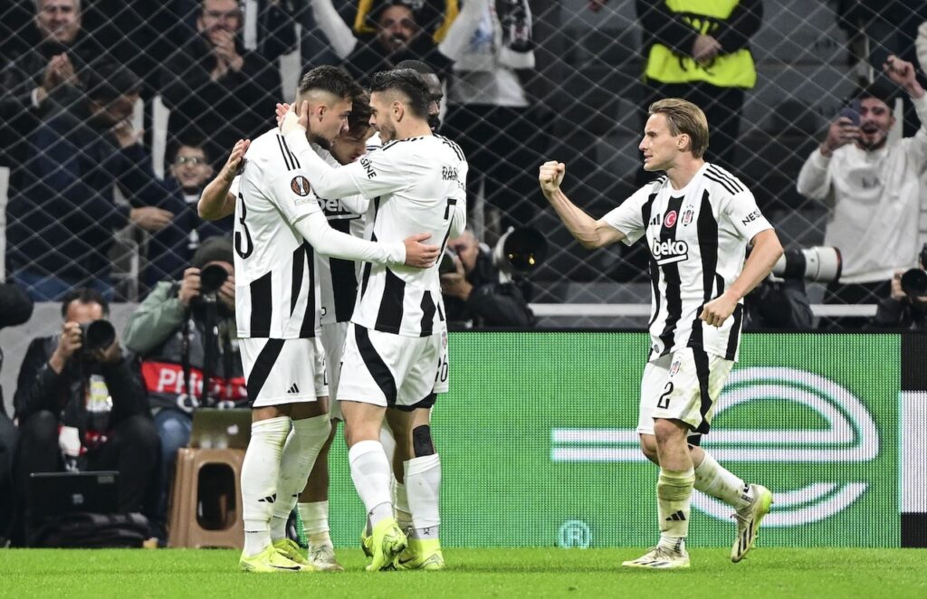 Beşiktaş Malmö’yü devirdi taraftarıyla barıştı