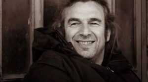 Beyne pıhtı attı, hayatını kaybetti: Peyk grubunun solisti İrfan Alış kimdir?