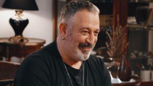 Cem Yılmaz’dan izleyicisine jest