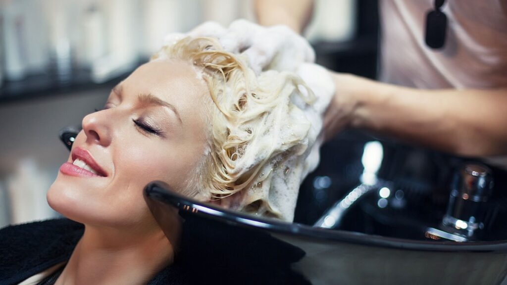 Doktor uyardı: Felç riski var! Kuaförde bunu sakın yapmayın