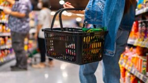 Etiketi yanlış basıldı! 10 binden fazla ürün tek tek toplanıyor