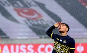 Gavriel Kanichowsky, Beşiktaş’a attığı gol sonrası İsrail bayrağına asker selamı verdi