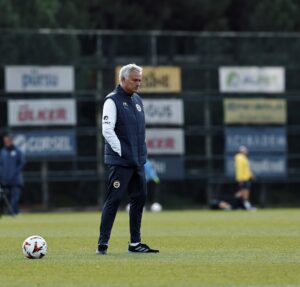 Jose Mourinho’dan yıldız isme kesik